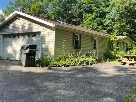 See photos and price history of this 3 bed, 3 bath, 2,456 Sq. . Homes for sale in ashtabula ohio